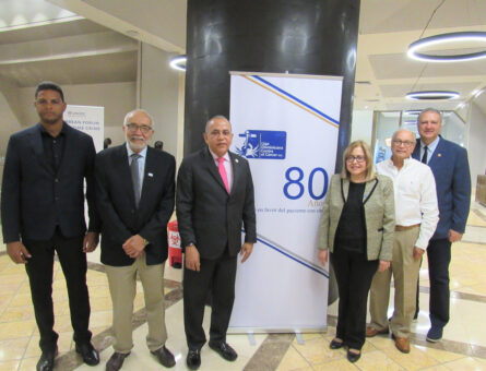 Los doctores Nizael Ferreras, Amaurys Rancier, Plutarco Arias, Rosa Haydeé Vassallo, Homero Matos y Benjamín Hernández