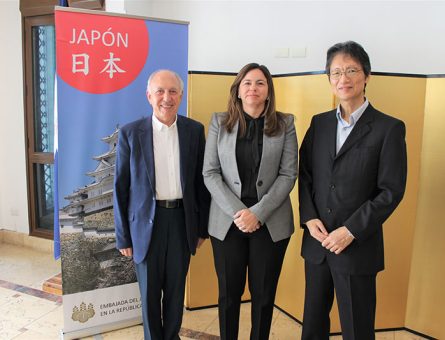 Carlos Alonso, Ana Santelises de Latour y Takagi Masahiro